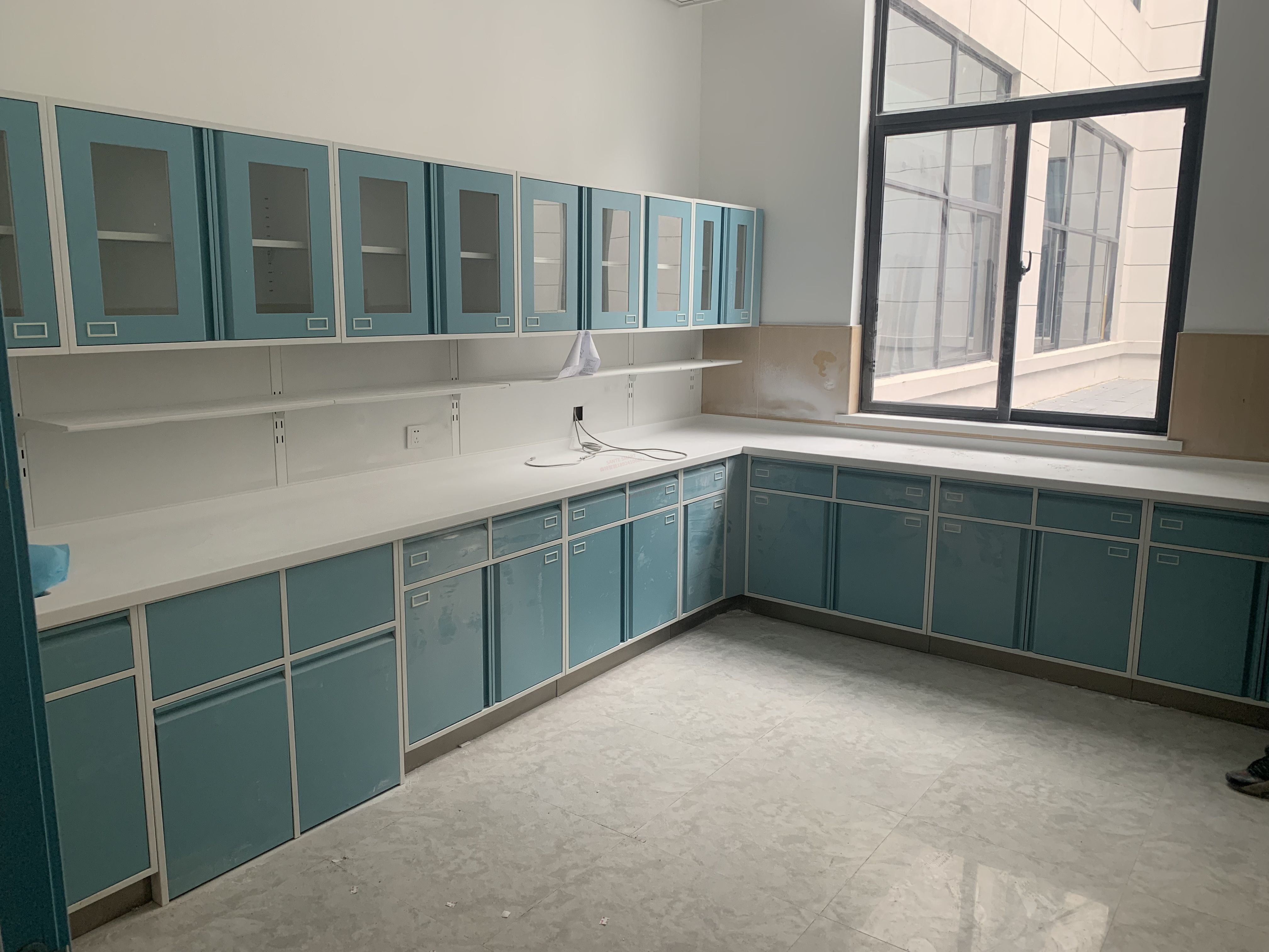 治疗柜批量安装 (10).jpg